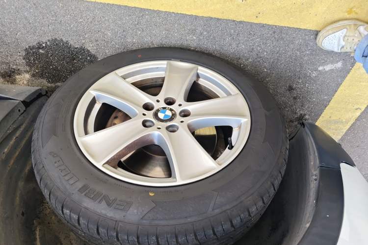 Used BMW X5 2011 xDrive35i Leading Model Left Front Wheel Hub