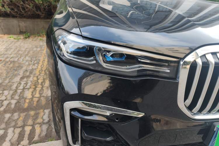 Used BMW X7 2021 Restyled xDrive40i Luxury Version with M Sport Package Right Front Headlight