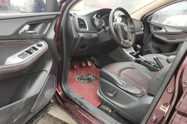 Used Baojun 560 2015 1.8L manual luxury version

