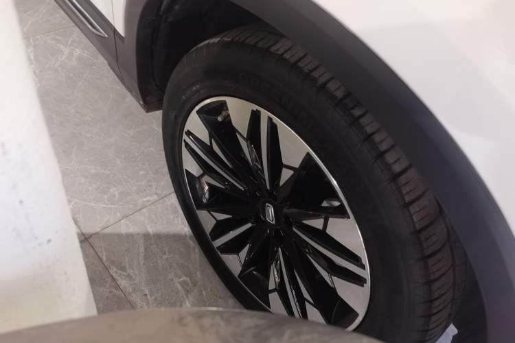 Used Bestune T77 2021 PRO 280 TID Automatic Elite Model Right Front Wheel Hub