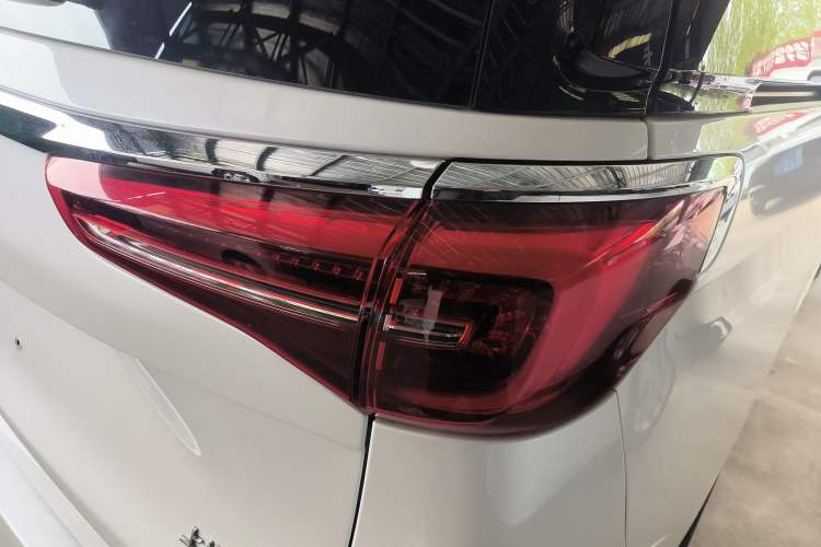 Used Buick GL8 2022 ES Landtrek 653T Comfort Edition Right Rear Taillight