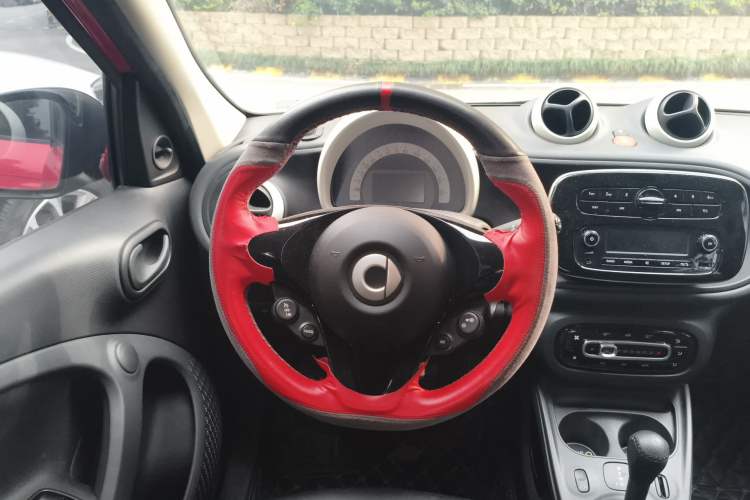 Used smart forfour 2016 1.0L 52 kW Dynamic Edition
