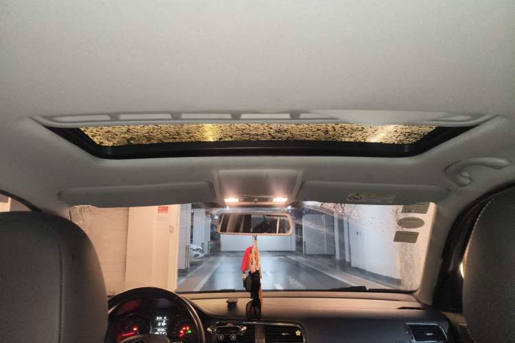 Used Volkswagen Lavida 2017 1.6L Automatic Comfort Edition
