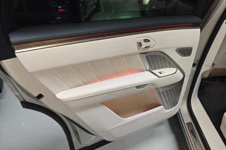 Used ONVO Luxeed L90 2025 Model—Max Six-Seater Version
