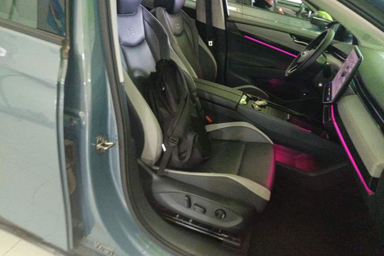 Used Volkswagen ID.7 VIZZION 2024 AIR model Right Front Seat