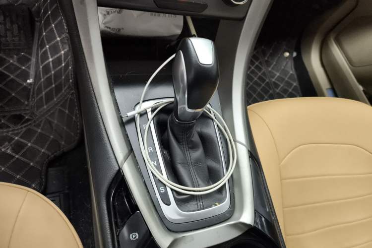 Used Ford Mondeo 2013 2.0L GTDi 200 Fashion Edition Gear Lever