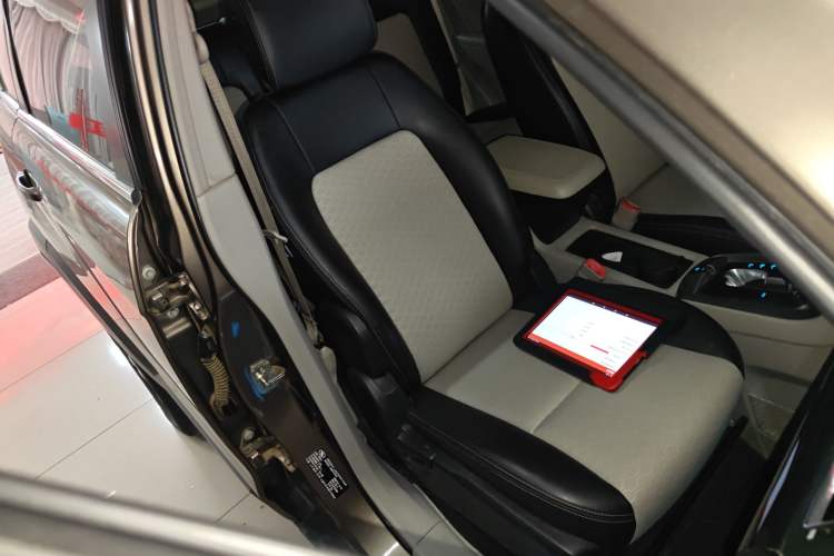 Used Chevrolet Captiva 2015 2.4L Two-Wheel Drive Urban Version 5 Seats Right Front Seat