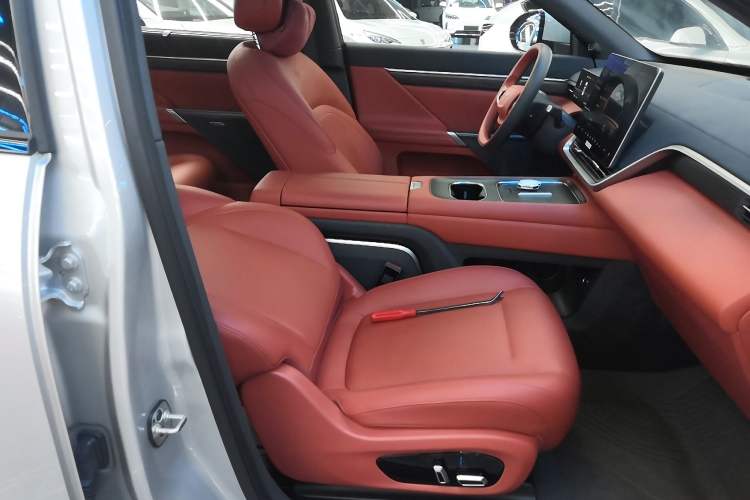 Used Dongfeng eπ eπ008 2024 636Max All-Electric Version 6 Seats
