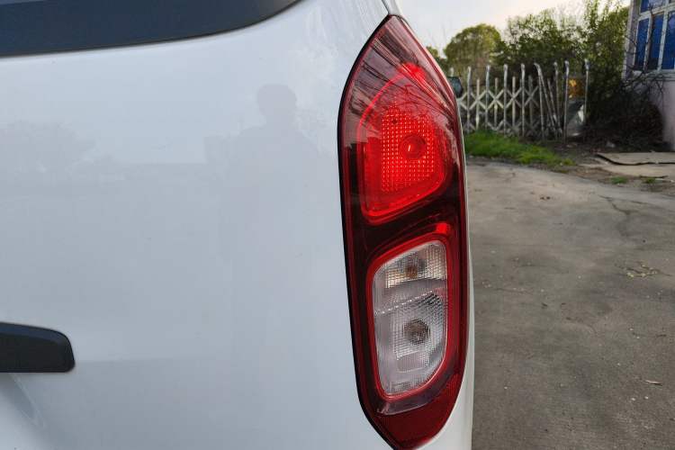 Used Wuling Hongguang New Energy 2024 All-Electric Model 300KM Standard Version Exterior 3