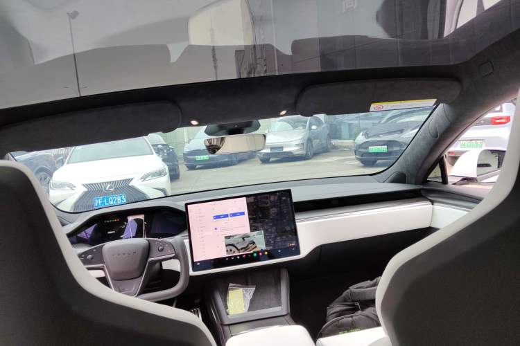 Used Tesla Model S 2023 Three-Motor All-Wheel-Drive Plaid Version Headliner