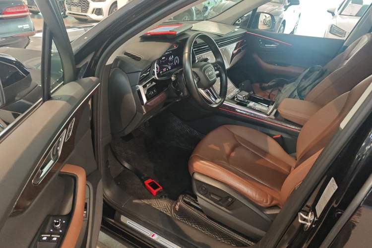 Used Audi Q7 2021 55 TFSI quattro S line Sport model Driver Seat