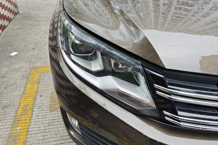 Used Volkswagen Tiguan 2016 300TSI Automatic Two-Wheel Drive Luxury Edition Right Front Headlight