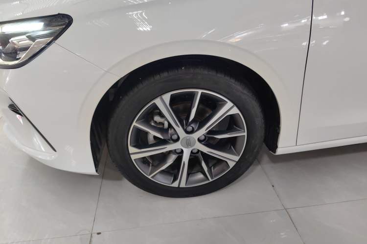 Used Geely Auto Emgrand 2022 4th Generation 1.5L CVT Flagship Model Left Front Wheel Hub