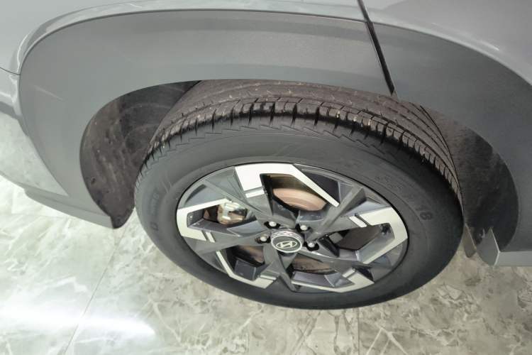 Used Hyundai ix35 2023 Musso 2.0L Prestige LUX Edition Right Rear Wheel Hub