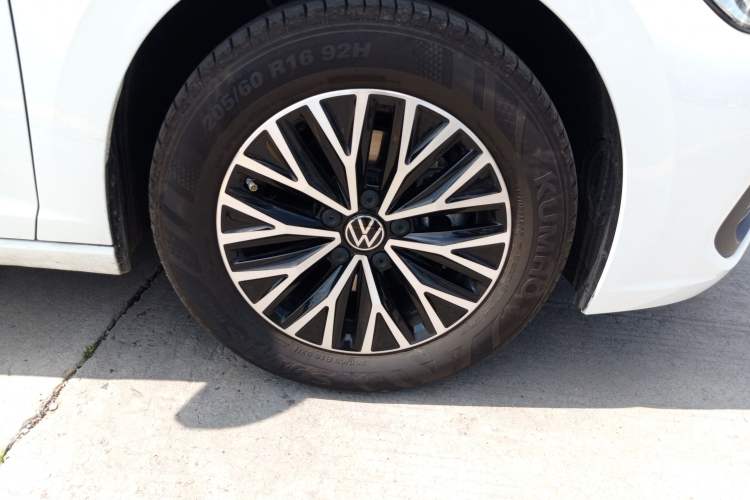 Used Volkswagen Sagitar 2023 200TSI DSG Flyover Edition Right Front Wheel Hub