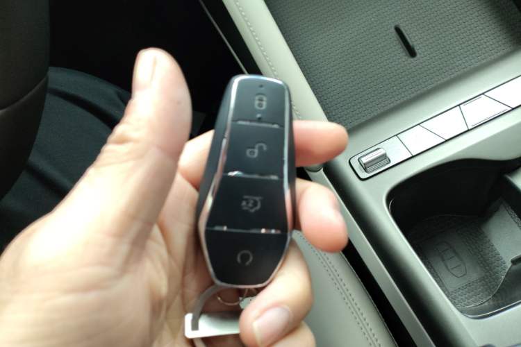 Used BYD Yuan UP 2025 Intelligent Driving Version 401 KM Dynamic Edition
