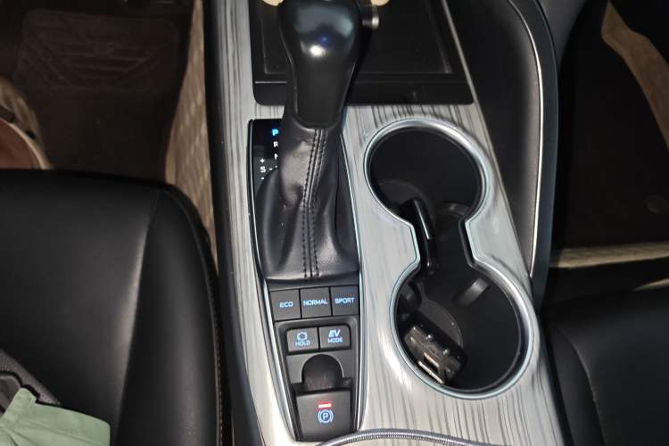 Used Toyota Camry 2018 Dual-Engine 2.5 HG Luxury Edition Gear Lever