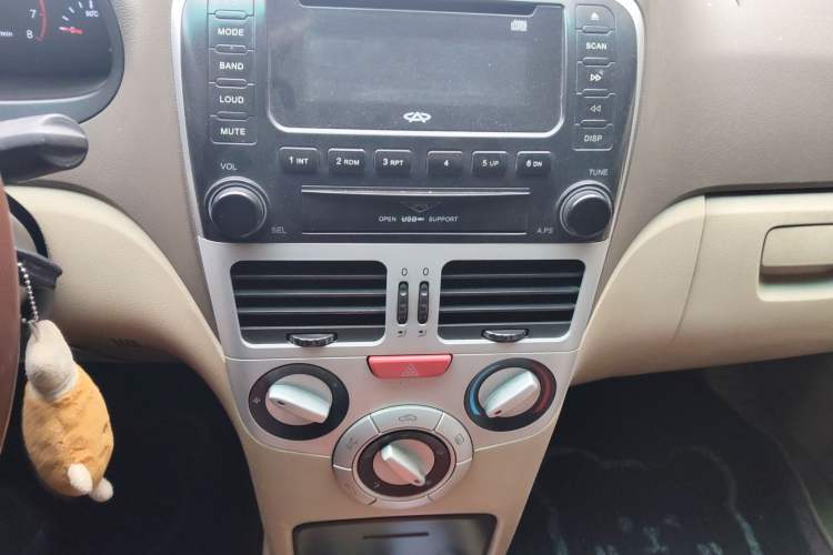 Used Chery Fengyun 2 2010 Hatchback 1.5L Ambition Model Audio And AC Panel