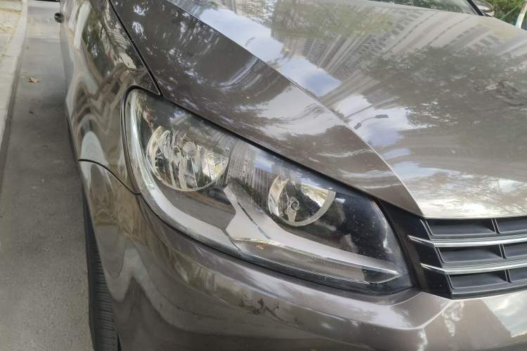 Used Volkswagen Touran 2013 1.4T Manual Fashion Edition 5 Seats Right Front Headlight