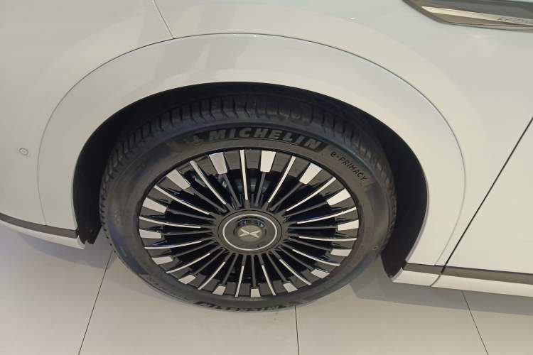 Used XPeng X9 2025 740 Ultra-Long Range Max Left Front Wheel Hub