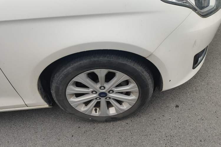 Used Ford Escort 2015 1.5L Automatic Fashion Model Right Front Wheel Hub