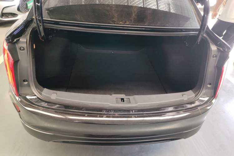 Used Hongqi E-QM5 2021 Charging Version Flagship Edition Trunk