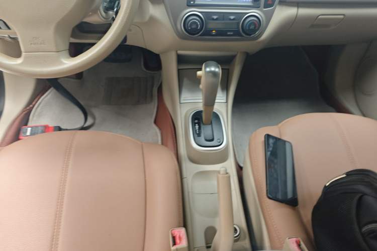 Used Nissan Sylphy 2012 Classic 1.6XE Automatic Comfort Edition Gear Lever