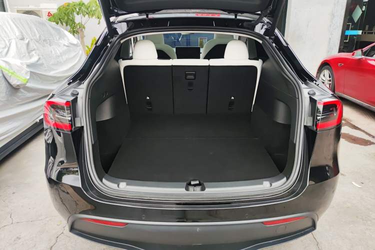 Used Tesla Model Y 2023 Long-Range All-Wheel-Drive Version