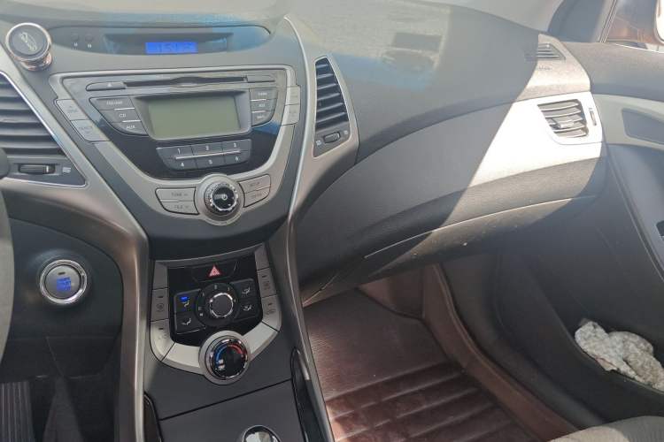 Used Hyundai Elantra (5th Generation / Langdong) 2012 1.6L Automatic Leading Model Audio And AC Panel