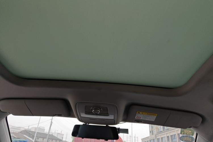 Used Roewe RX5 2019 20T Two-Wheel Drive Automatic 4G Connected Platinum Edition Headliner