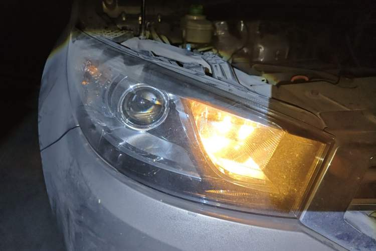 Used Chery Tiggo 3 2014 1.6L Manual Fashion Edition Right Front Headlight