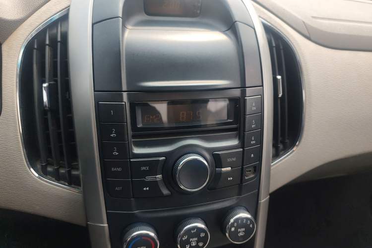 Used Baojun 630 2012 1.5L DVVT manual comfort version Audio And AC Panel