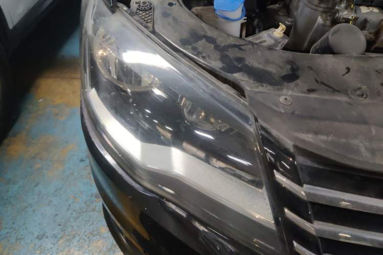 Used Volkswagen Bora 2013 1.6L Automatic Comfort Model Right Front Headlight