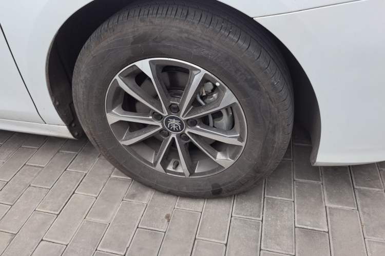 Used BYD Qin PLUS 2024 HONOR Edition DM-i 55KM Leading Model Right Front Wheel Hub