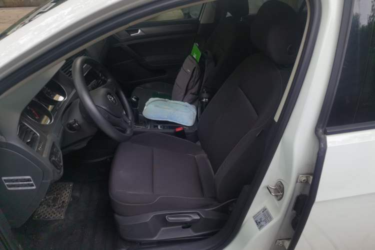 Used Volkswagen Golf 2016 1.6L Manual Fashion Edition Left Front Seat