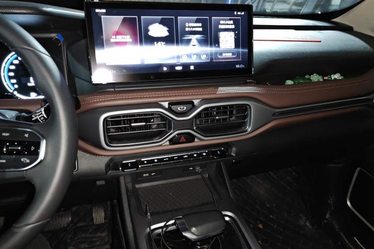 Used Geely Auto Haoyue 2022 1.8TD DCT Luxury 7-Seater Audio And AC Panel