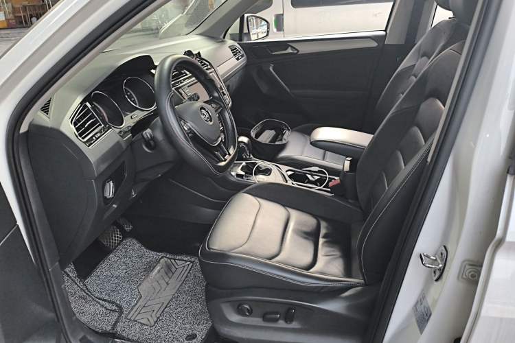 Used Volkswagen Tiguan L 2018 380TSI Automatic All-Wheel Drive Luxury Edition Left Front Seat