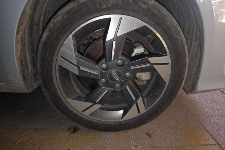 Used Geely Auto Emgrand L HiP 2022 1.5TD-DHT Pro 100KM Super Rui Right Front Wheel Hub