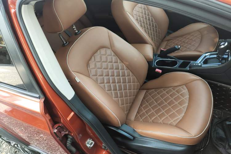 Used Venucia T70 2018 2.0L CVT Smart Enjoyment Sport Edition
