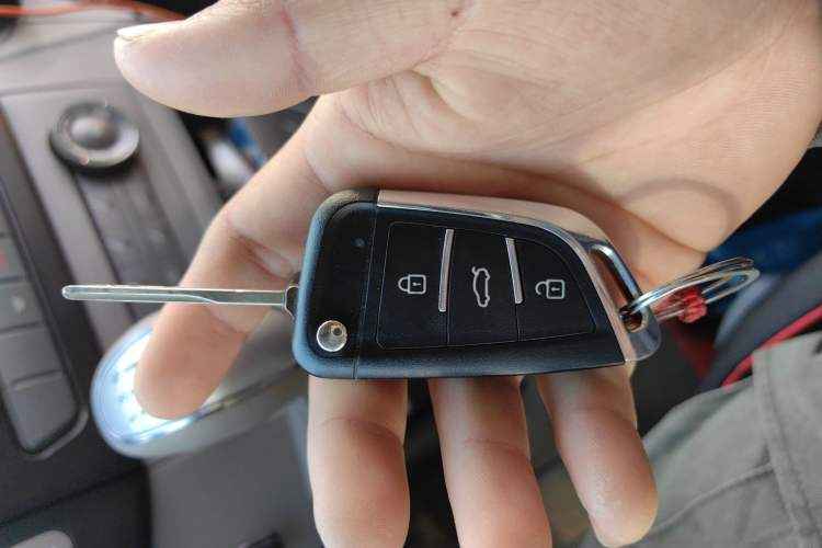 Used JAC Group Sunray 2021 2.0T Fuel-Efficient King Logistics Van Long Wheelbase D20TCIF1 Vehicle Key