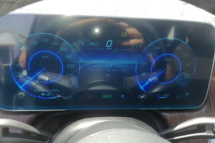 Used Mercedes-Benz EQE SUV 2024 500 4MATIC Pioneer Edition Instrument Cluster