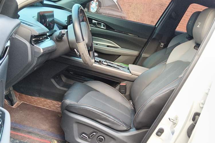 Used Oshan Z6 New Energy 2023 ZhiDian iDD 150KM Flagship PLUS Smart Parking Edition