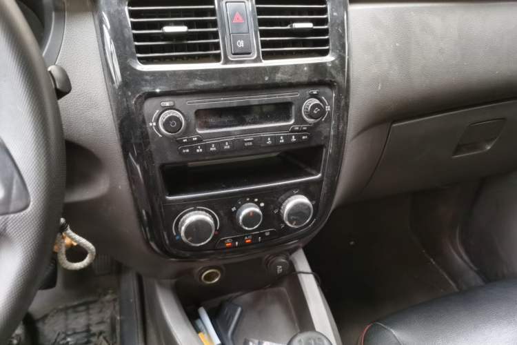 Used Wuling Rongguang V 2016 1.5L Standard Version
