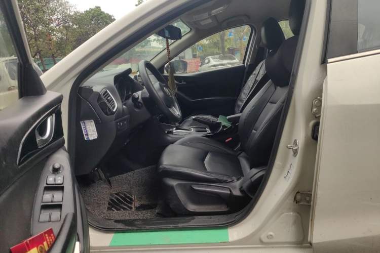 Used Mazda 3 Axela 2016 Sedan 1.5L Automatic Comfort Model
