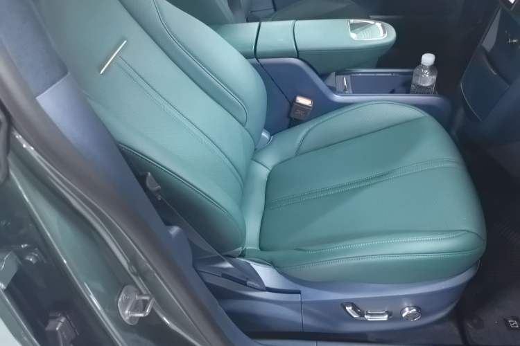 Used Zeekr X 2025 5-Seater Long-Range Version Right Front Seat