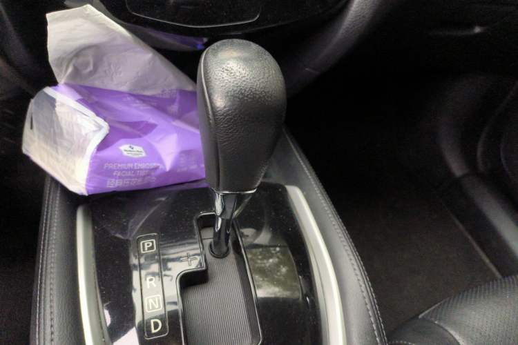 Used Nissan X-Trail 2015 2.0L CVT Comfort MAX Edition 2WD Gear Lever