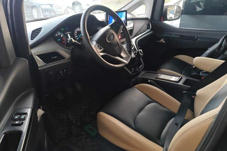 Used JAC Refine M3 2025 PLUS 1.8L Manual Smart Connect Version 7/8 Seats
