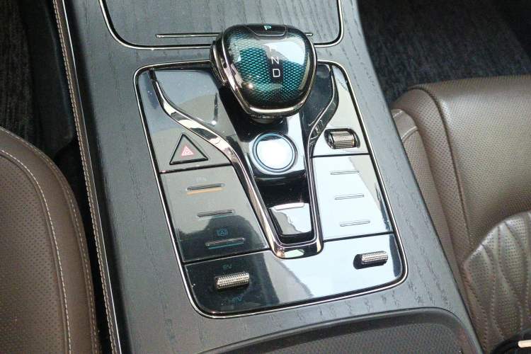 Used BYD Han 2023 DM-i Champion Edition 200KM Flagship Model Gear Lever