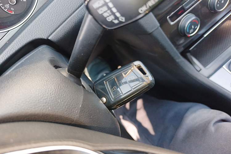 Used Volkswagen Golf 2017 1.6L Automatic Comfort Million-Vehicle Anniversary Edition