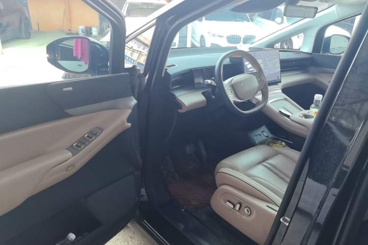 Used XPeng X9 2024 610 Long-Range Pro Driver Seat